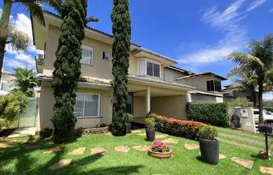 Imagem: A casa em condomínio possui 4 Dormitórios, 4 Banheiros, 4