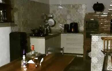 Imagem: A casa em condomínio possui 2 Dormitórios, 2 Banheiros, 2