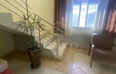 Imagem: A casa possui 4 Dormitórios, 3 Banheiros, 2 Vagas na garagem