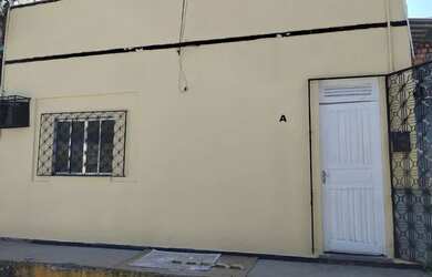 Imagem: A casa possui 2 Dormitórios, 1 Banheiro, 1 Vaga na garagem