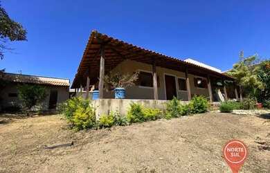 Imagem: A casa possui 4 Dormitórios, 1 Banheiro, 4 Vagas na garagem