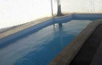 Imagem: A casa possui 4 Dormitórios, 4 Banheiros, 5 Vagas na garagem