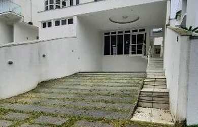 Imagem: A casa em condomínio possui 3 Dormitórios, 5 Banheiros, 4