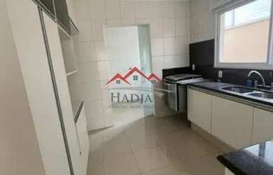 Imagem: A casa possui 3 Dormitórios, 3 Banheiros, 3 Vagas na garagem