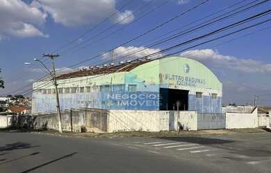 Imagem: O depósito possui 5 Vagas na garagem e 749m² de Área e está