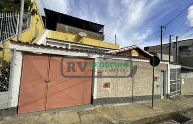 Imagem: A casa possui 2 Dormitórios, 1 Banheiro, 2 Vagas na garagem