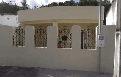 Imagem: A casa possui 2 Dormitórios, 1 Banheiro, 5 Vagas na garagem