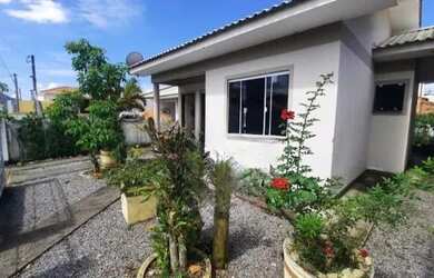 Imagem: A casa possui 2 Dormitórios, 2 Banheiros, 3 Vagas na garagem