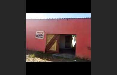 Imagem: A casa possui 2 Dormitórios, 1 Banheiro, 2 Vagas na garagem