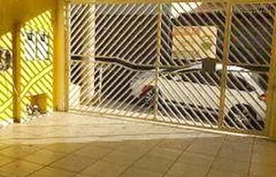 Imagem: A casa possui 4 Dormitórios, 4 Banheiros e 249m² de Área