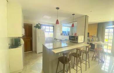 Imagem 9: Sobrado com 2 Apartamentos total de 6 Quartos no Centro de Guaratuba