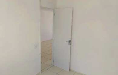 Imagem: O apartamento possui 2 Dormitórios, 1 Banheiro, 2 Vagas na