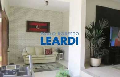 Imagem: A casa possui 5 Dormitórios, 4 Banheiros, 2 Vagas na garagem