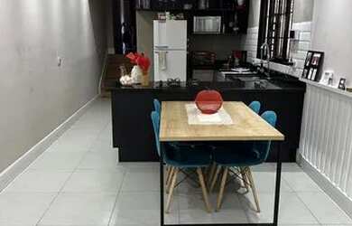 Imagem: A casa possui 3 Dormitórios, 3 Banheiros, 140m² de Área