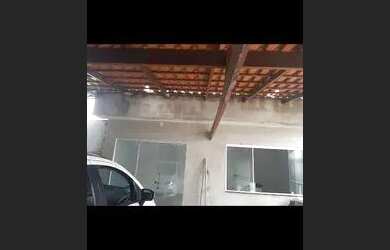 Imagem: A casa possui 5 Dormitórios, 2 Banheiros, 2 Vagas na garagem