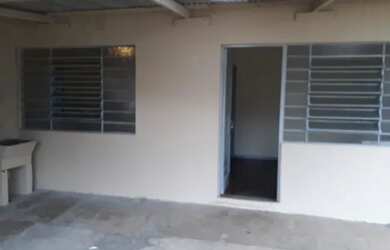 Imagem: A casa possui 2 Dormitórios, 1 Banheiro e está localizado