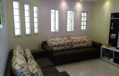 Imagem: A casa possui 3 Dormitórios, 2 Banheiros, 3 Vagas na garagem