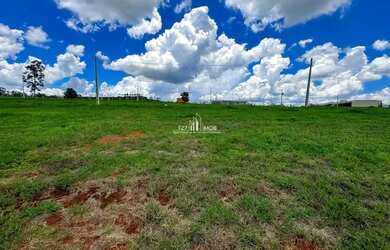 Imagem: O terreno possui 288m² de Área e está localizado em Senador
