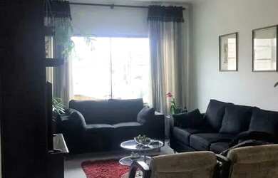 Imagem: A casa possui 3 Dormitórios, 3 Banheiros, 2 Vagas na garagem