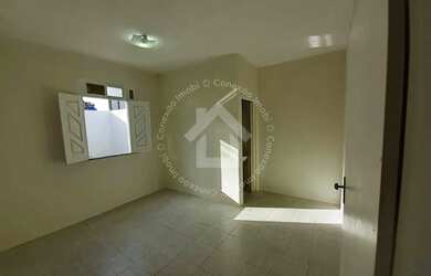 Imagem: A casa possui 3 Dormitórios, 2 Banheiros, 4 Vagas na garagem