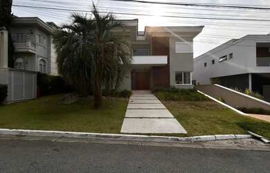 Imagem: A casa em condomínio possui 5 Dormitórios, 5 Banheiros, 5