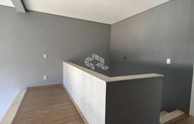 Imagem 11: Casa tipo sobrado 03 dormitórios com suite, closet e sacada no Bairro São José em Santa Ma