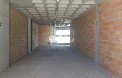 Imagem: O depósito possui 1 Vaga na garagem e 130m² de Área e está