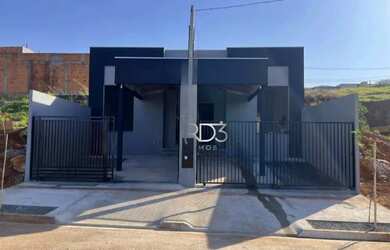 Imagem: A casa possui 3 Dormitórios, 2 Banheiros, 1 Vaga na garagem