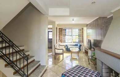 Imagem: A casa para alugar possui 4 Dormitórios, 5 Banheiros, 3 Vagas