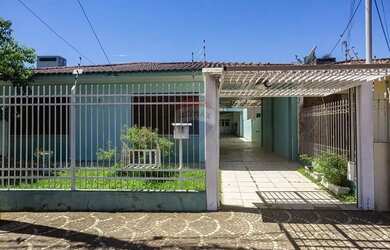 Imagem 2: Casa com piscina, espaço gourmet, 3 dormitórios, em Camobi, por apenas R$ 720.000,00