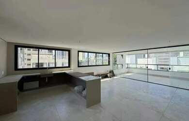 Imagem: O apartamento possui 4 Dormitórios, 3 Banheiros, 4 Vagas na