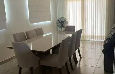 Imagem: A casa possui 2 Dormitórios, 1 Banheiro e 1 Vaga na garagem