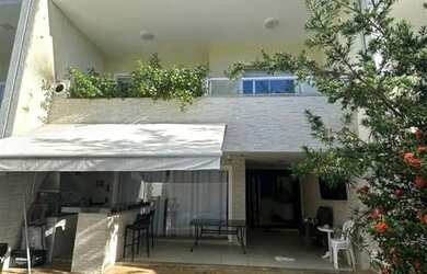 Imagem: A casa em condomínio possui 4 Dormitórios, 5 Banheiros, 2