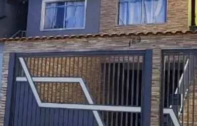 Imagem: A casa possui 2 Dormitórios, 1 Banheiro, 3 Vagas na garagem