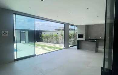 Imagem 3: Imóvel para aluguel tem 370 metros quadrados com 4 quartos