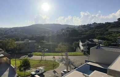 Imagem 2: Casa de Condomínio com 3 suítes, área gourmet, piscina e 4 vagas para venda com 436m²