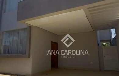 Imagem: A casa possui 3 Dormitórios, 1 Banheiro, 2 Vagas na garagem