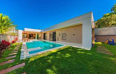 Imagem: A casa em condomínio possui 4 Dormitórios, 5 Banheiros, 4