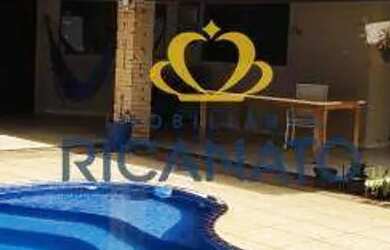 Imagem: A casa possui 2 Dormitórios, 1 Banheiro, 2 Vagas na garagem