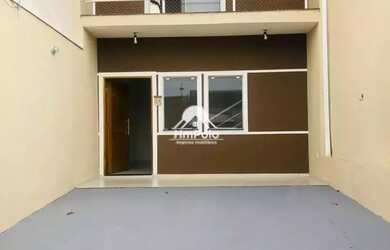 Imagem: A casa possui 2 Dormitórios, 2 Banheiros, 2 Vagas na garagem