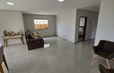 Imagem 3: Vendo ou troco casa. Churrasqueira, Varanda, 1.300m² de Áreae5 Vagas...