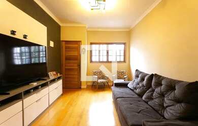 Imagem: A casa possui 3 Dormitórios, 2 Banheiros, 4 Vagas na garagem