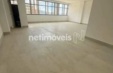 Imagem: O depósito para alugar possui 2 Vagas na garagem e 72m² de