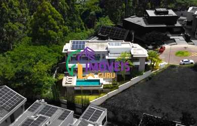 Imagem: A casa em condomínio possui 5 Dormitórios, 5 Banheiros, 5