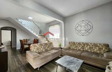 Imagem: A casa possui 4 Dormitórios, 2 Banheiros, 4 Vagas na garagem