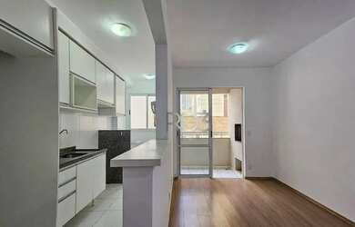 Imagem: O apartamento possui 2 Dormitórios, 1 Banheiro, 1 Vaga na garagem