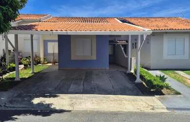 Imagem: A casa em condomínio possui 3 Dormitórios, 2 Banheiros, 2