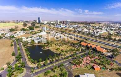 Imagem 2: Casa Luxuosa no Condomínio Village La Montagne, Próxima ao Shopping...