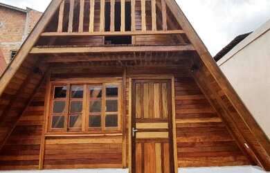 Imagem: A casa possui 1 Dormitório, 1 Banheiro, 1 Vaga na garagem