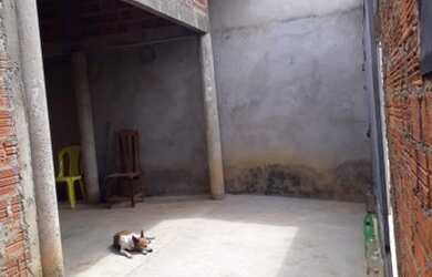 Imagem: A casa possui 2 Dormitórios, 1 Banheiro, 1 Vaga na garagem